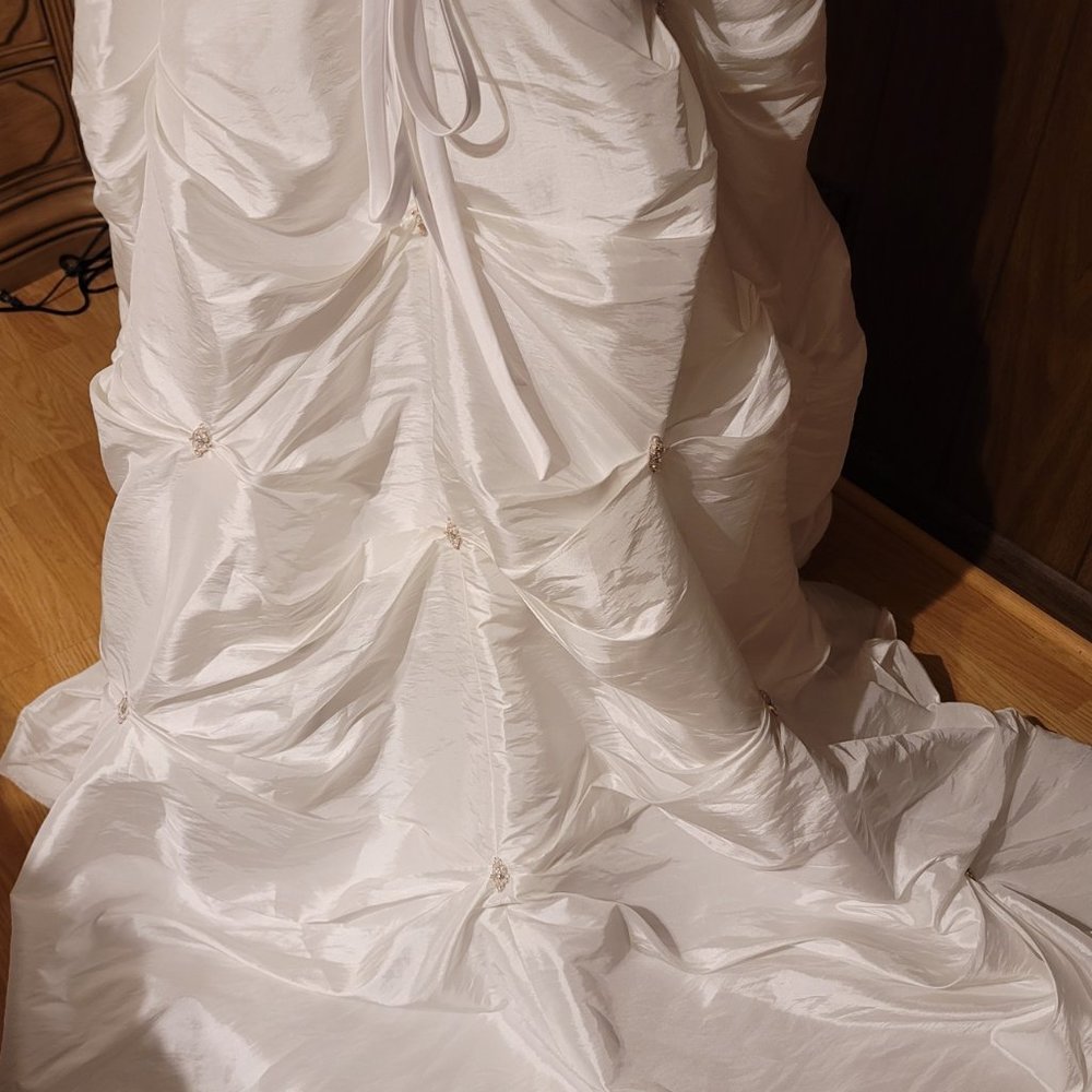 Wedding Dress Maggie Sottero Size 8 - Picture 8 of 16